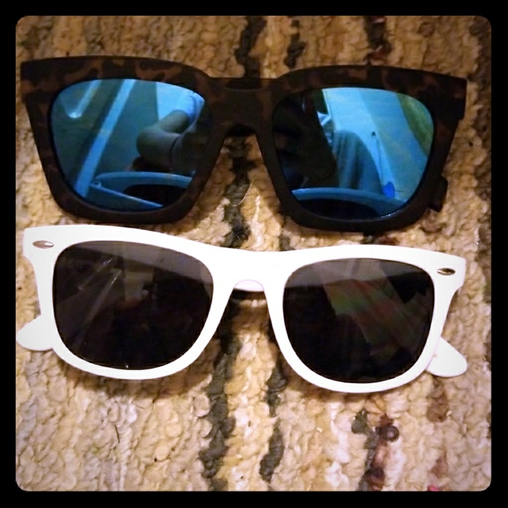 2 pair sunglasses 2/8$
